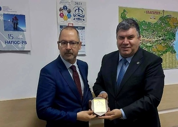Народният представител Димитър Николов бе удостоен с почетния плакет за 70-годишнината на Свищовската финансова катедра